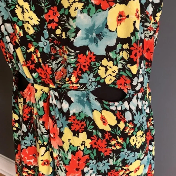 ASOS floral print open back front peek waist midi - Picture 4 of 6